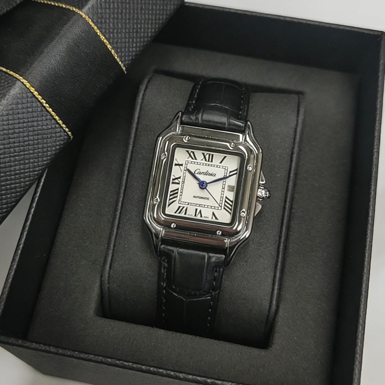 Женские кварцевые часы в стиле – обзор и цена Cartier Watch Santos